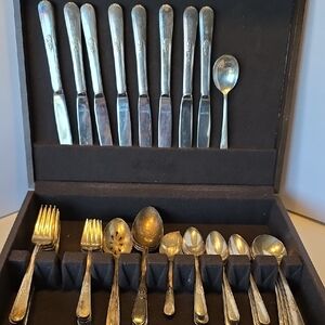 Vintage Holmes & Edwards Inlaid IS "Youth 1940" silverplate Set Wooden Box 55 Pc